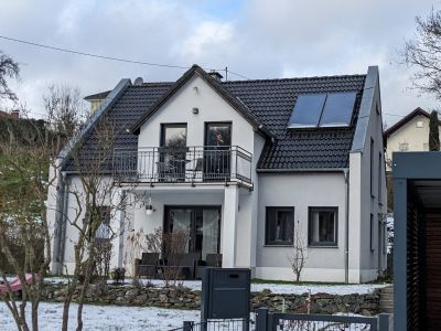 <small>Schuckhardt Massiv-Haus</small>Modernes Einfamilienhaus mit Giebel-Attika